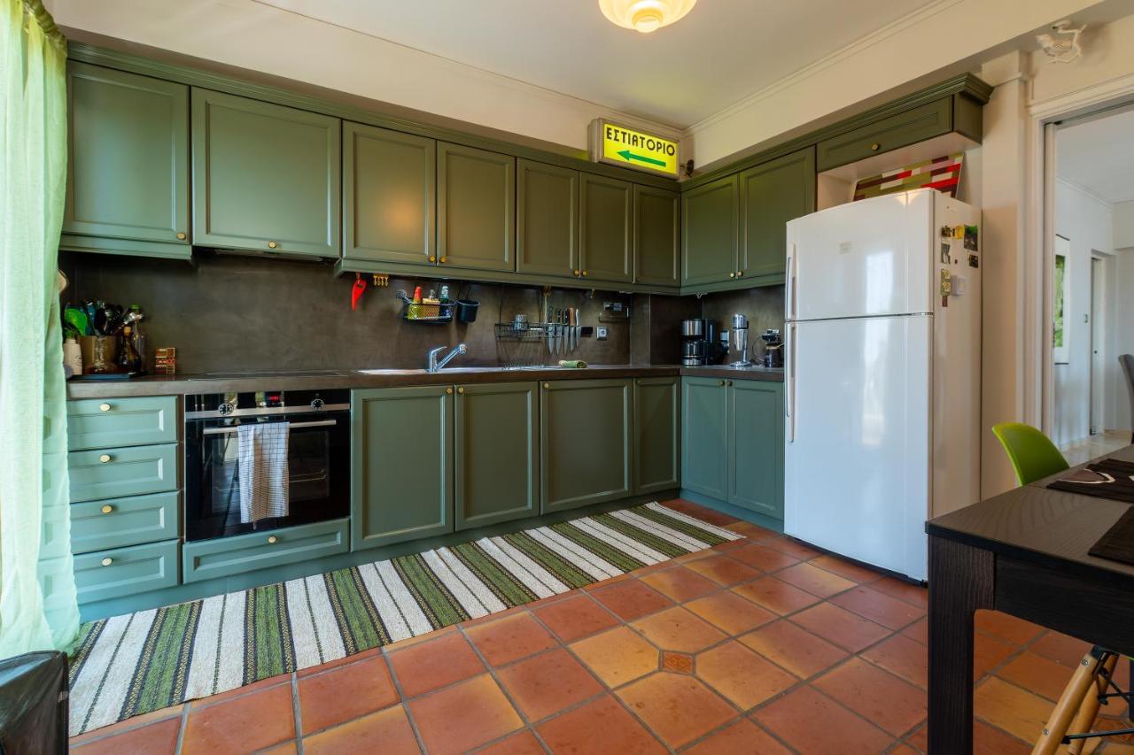 Spacious Apartment In Kavouri Атина Екстериор снимка