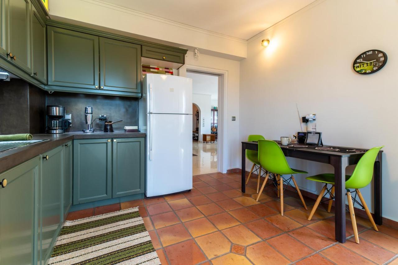 Spacious Apartment In Kavouri Атина Екстериор снимка